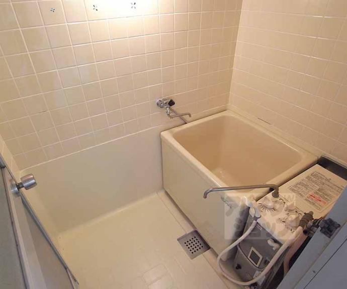 【足立ハイツ太秦】間取