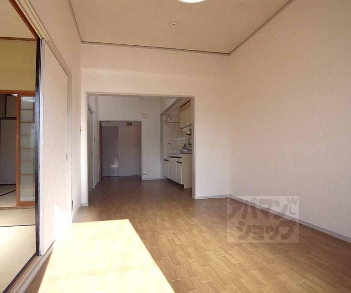 【足立ハイツ太秦】間取