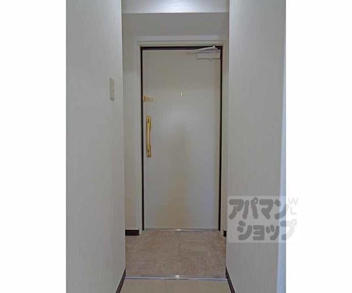 【ローブコート六地蔵駅前】間取
