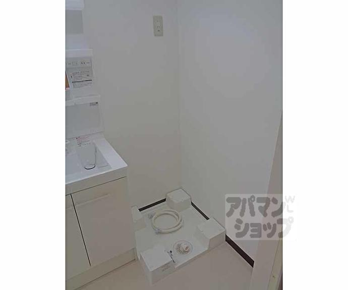 【ローブコート六地蔵駅前】間取