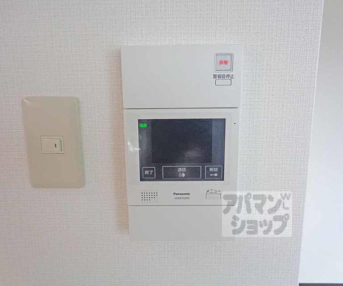 【ローブコート六地蔵駅前】間取