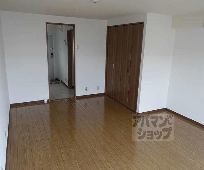 【シュール西院】間取