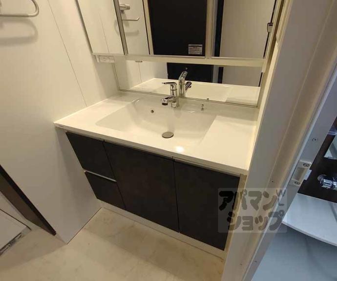 【グランレブリー二条城東】間取