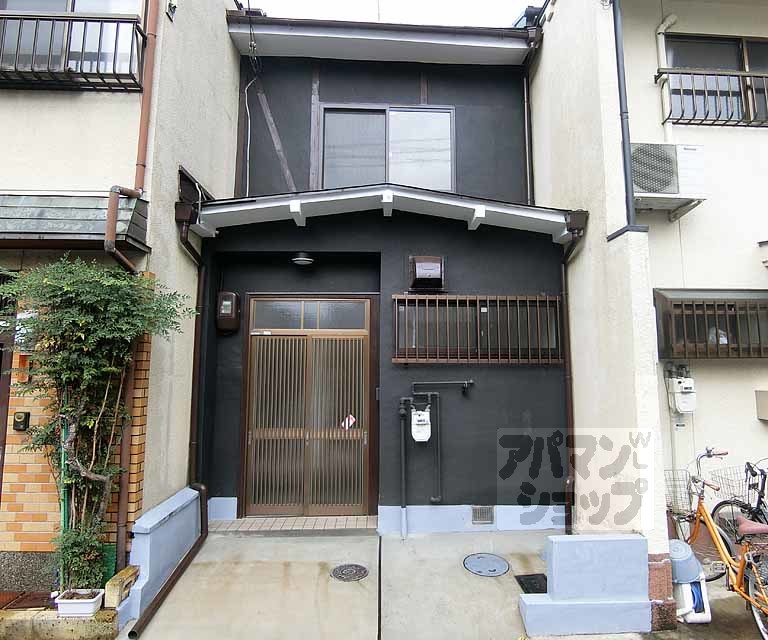 西京極前田町４－２３貸家