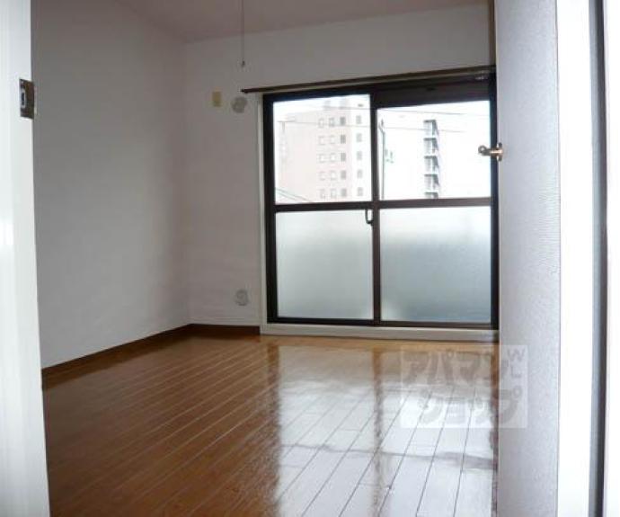 【ロイヤルビーブル】間取