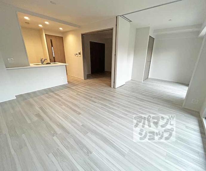 【プレサンスロジェ伏見】間取