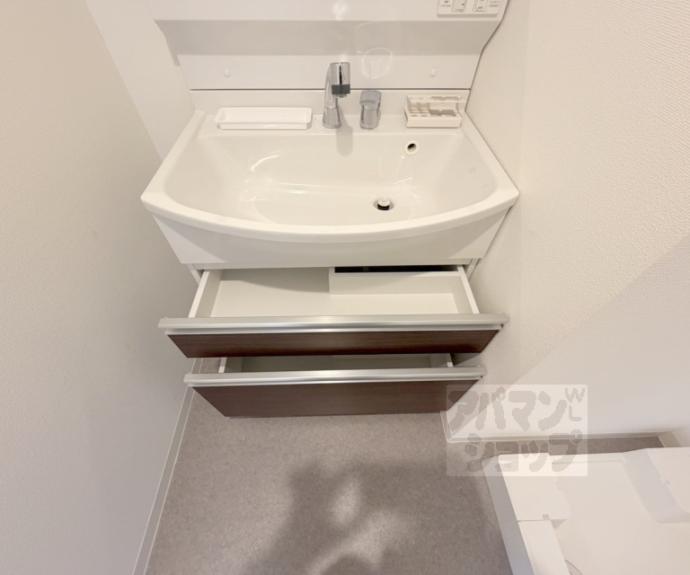 【グランジェ　リサーチパーク　イースト】間取