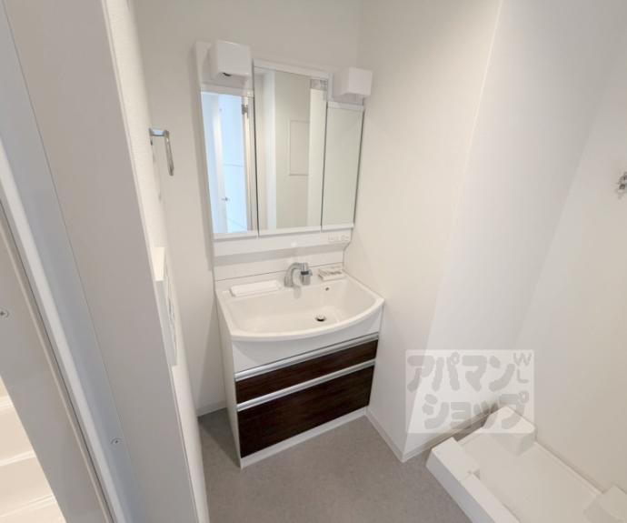 【グランジェ　リサーチパーク　イースト】間取