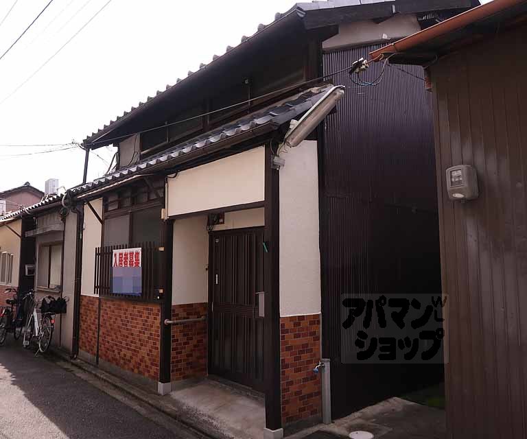 下殿田町　貸家