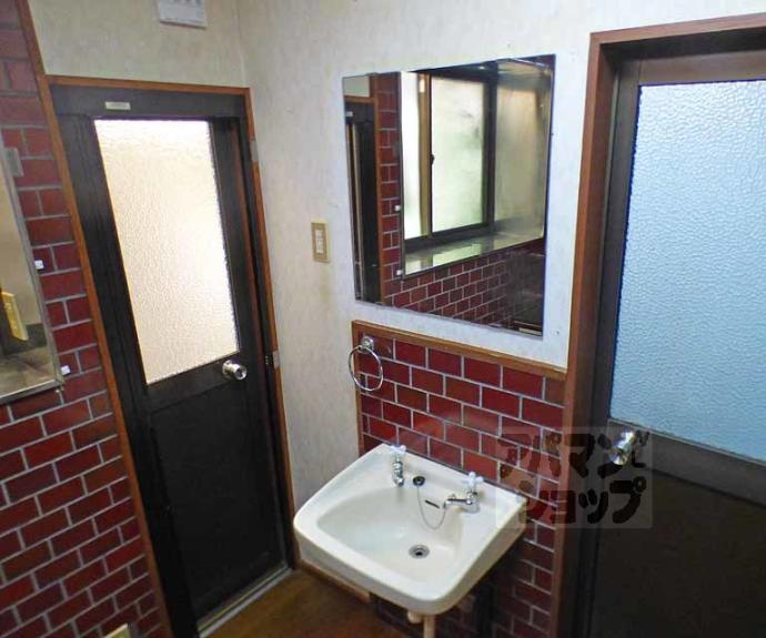 【高野泉町17-31貸家】間取