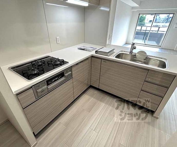 【プレサンスロジェ京都御所西】間取