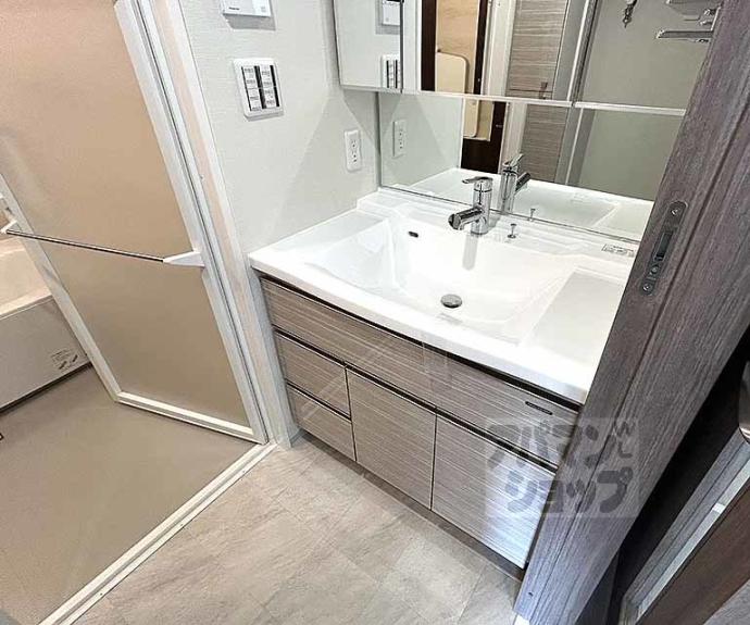 【プレサンスロジェ京都御所西】間取