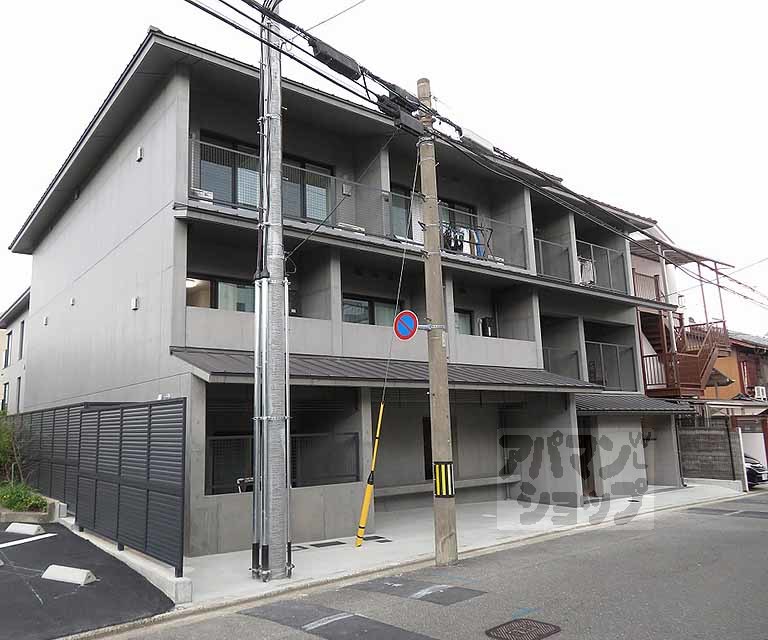 ＳＴＡＮＤＺ金閣寺前