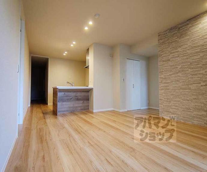 【エクレール ヴェール シャーメゾン西院】間取