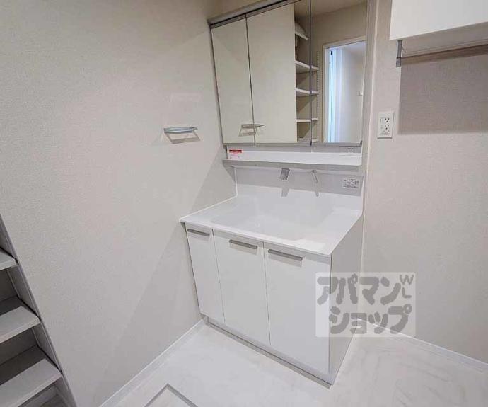 【エクレール ヴェール シャーメゾン西院】間取