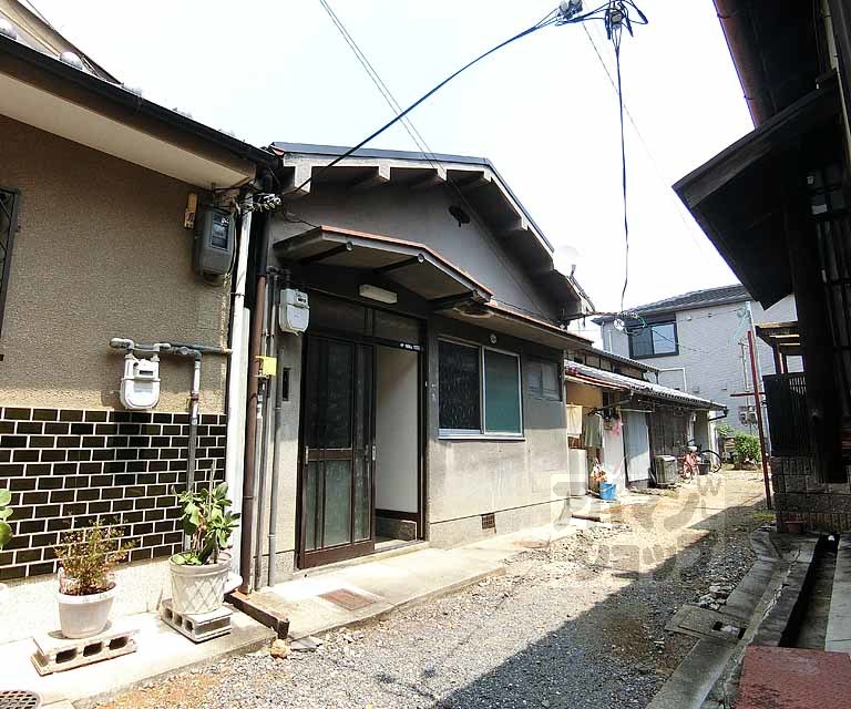 西院乾町６８－４貸家