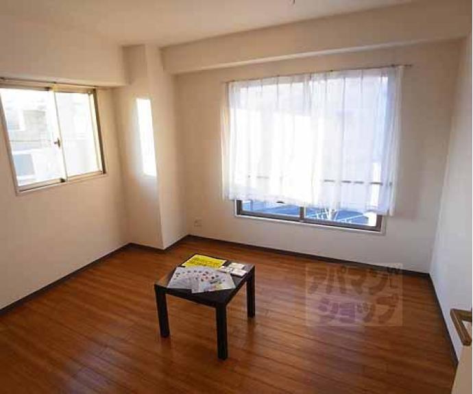 【プルーリオン上桂（ベルヴィ５４）】間取