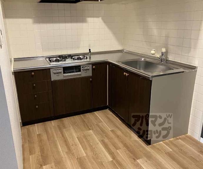 【ロイヤルコートワダ】間取