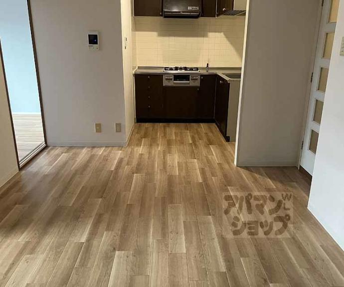 【ロイヤルコートワダ】間取