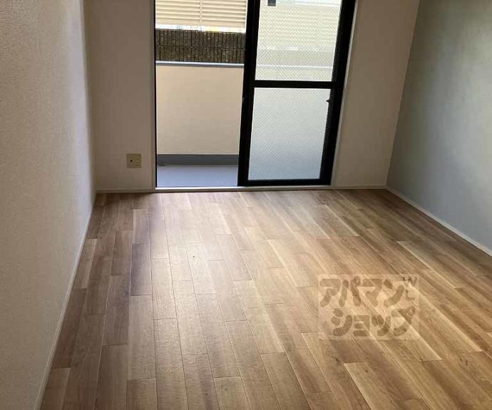 【ロイヤルコートワダ】間取