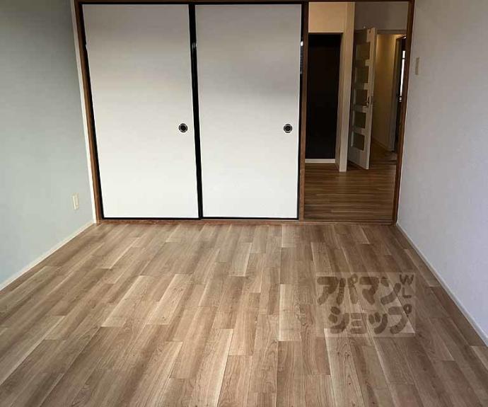 【ロイヤルコートワダ】間取