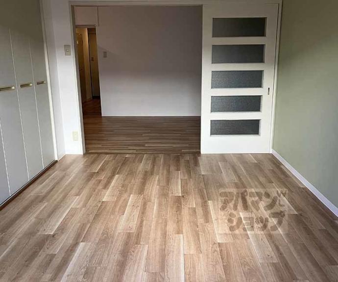 【ロイヤルコートワダ】間取