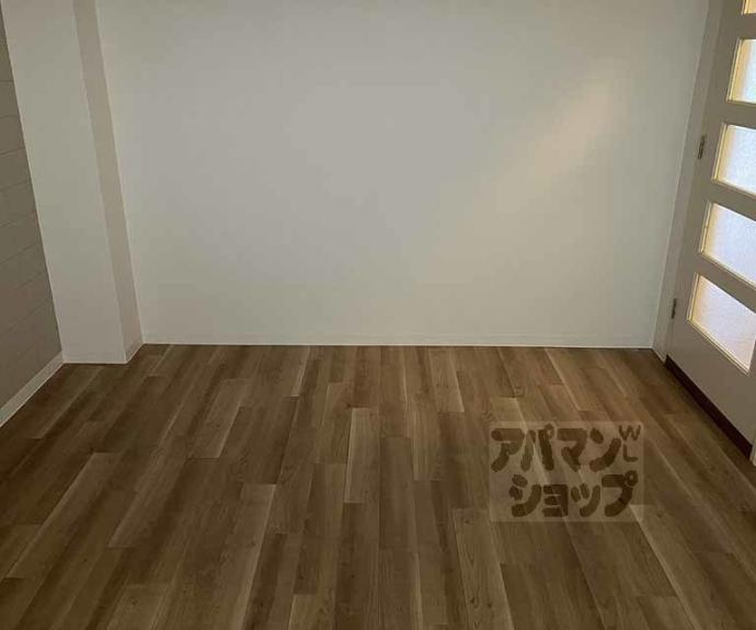 【ロイヤルコートワダ】間取