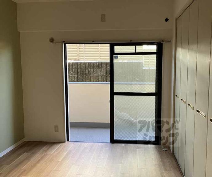 【ロイヤルコートワダ】間取