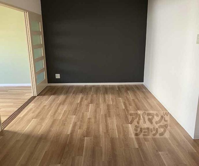 【ロイヤルコートワダ】間取