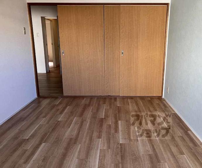 【ロイヤルコートワダ】間取