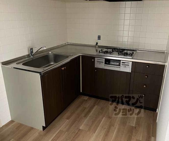 【ロイヤルコートワダ】間取