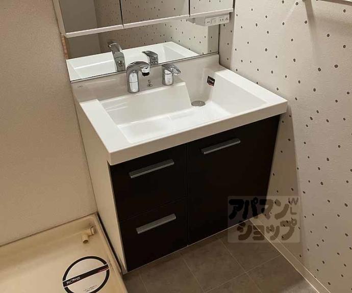 【ロイヤルコートワダ】間取