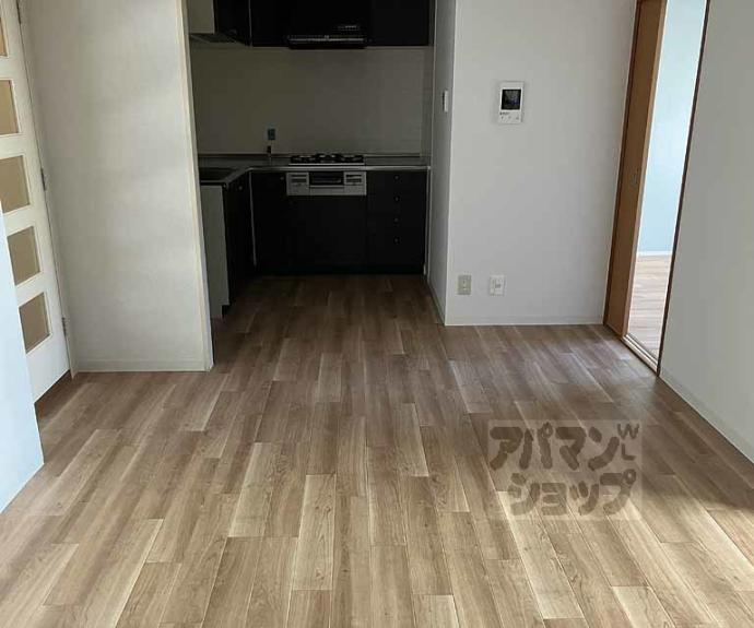 【ロイヤルコートワダ】間取