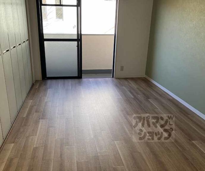 【ロイヤルコートワダ】間取