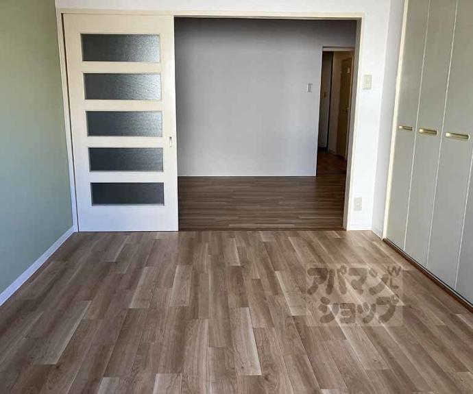 【ロイヤルコートワダ】間取