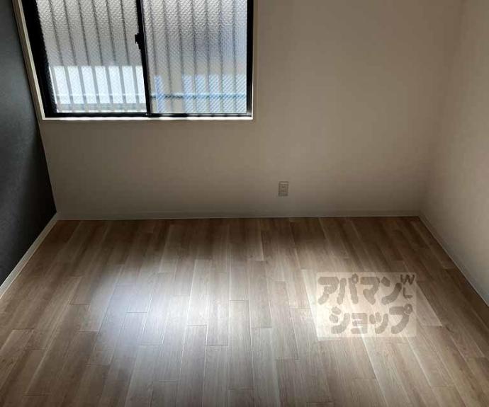 【ロイヤルコートワダ】間取