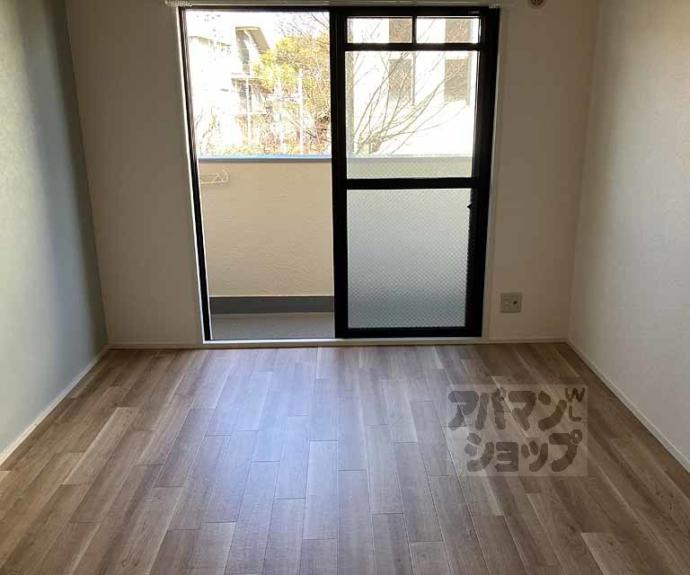 【ロイヤルコートワダ】間取