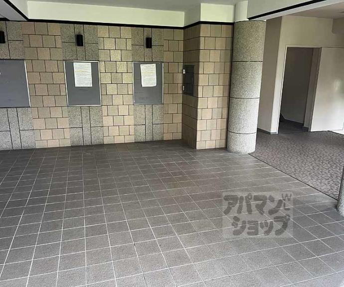 【ロイヤルコートワダ】間取