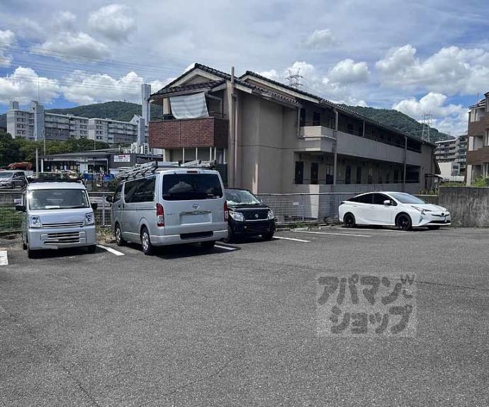 【ロイヤルコートワダ】間取