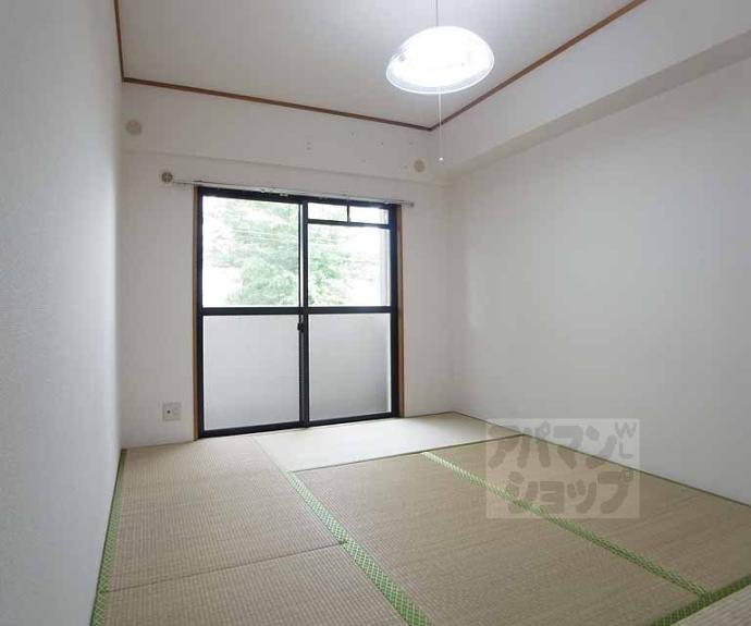 【ロイヤルコートワダ】間取