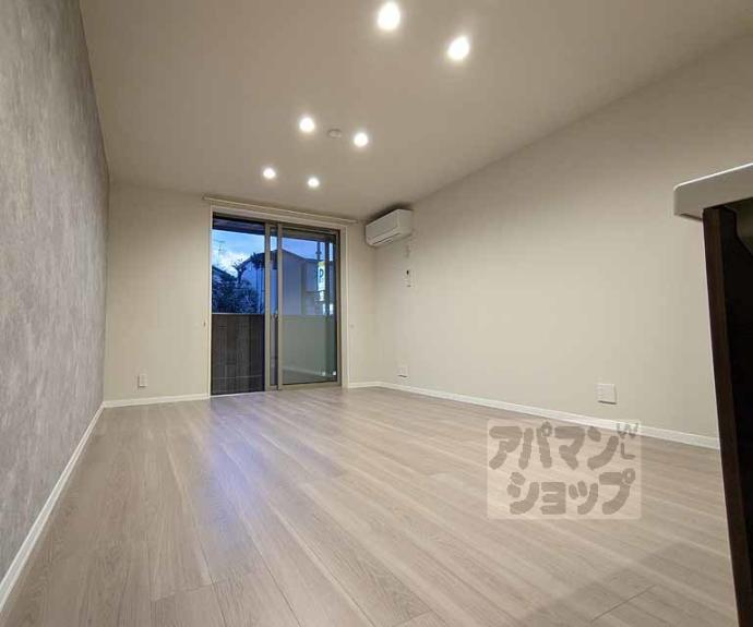 【シャーメゾン　太秦天神川】間取