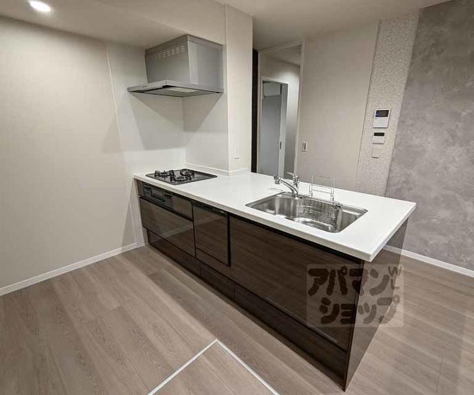 【シャーメゾン　太秦天神川】間取