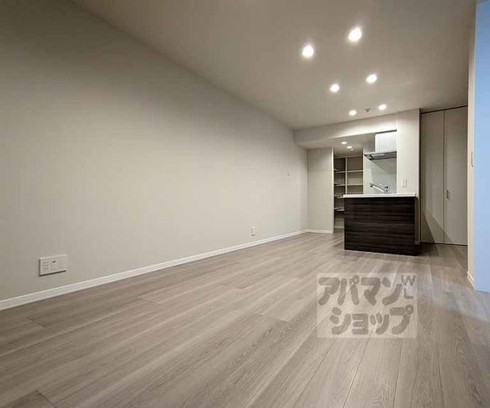 【シャーメゾン　太秦天神川】間取