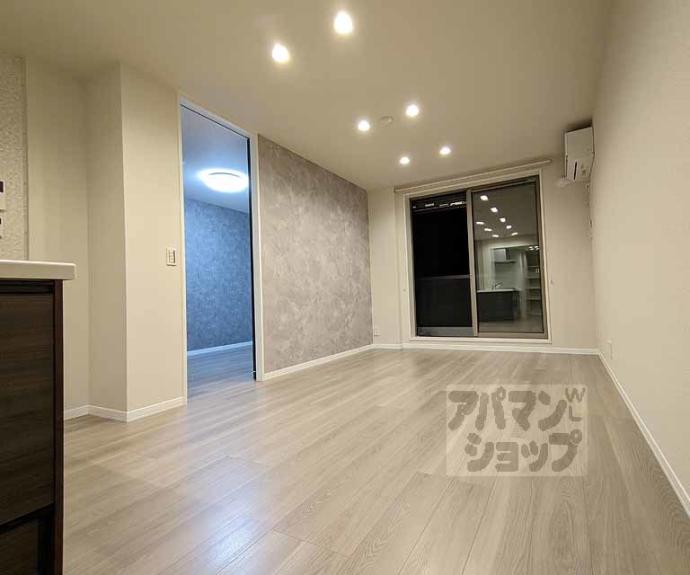 【シャーメゾン　太秦天神川】間取