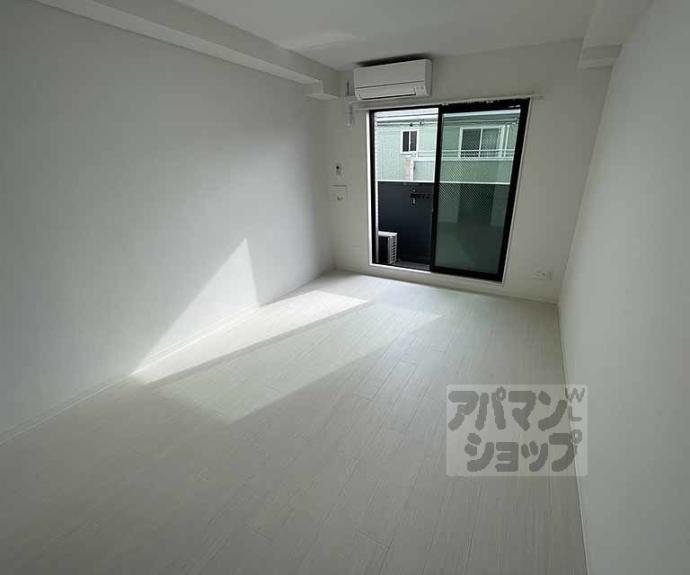 【ＣＲＥＳＴ　ＴＡＰＰ京都丹波口Ⅱ】間取