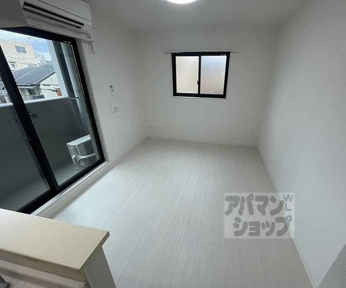 【ＣＲＥＳＴ　ＴＡＰＰ京都丹波口Ⅱ】間取