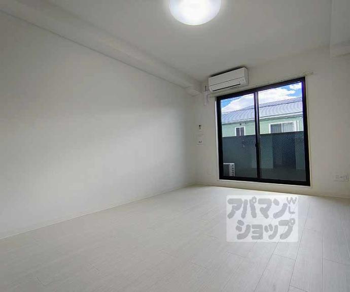 【ＣＲＥＳＴ　ＴＡＰＰ京都丹波口Ⅱ】間取