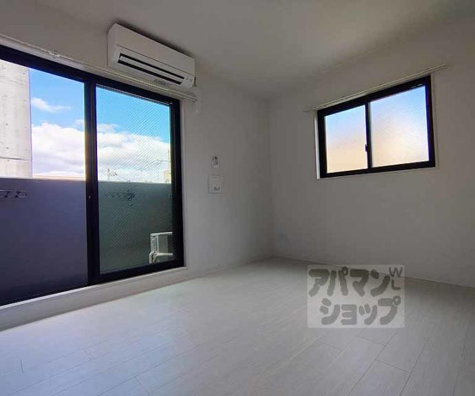 【ＣＲＥＳＴ　ＴＡＰＰ京都丹波口Ⅱ】間取