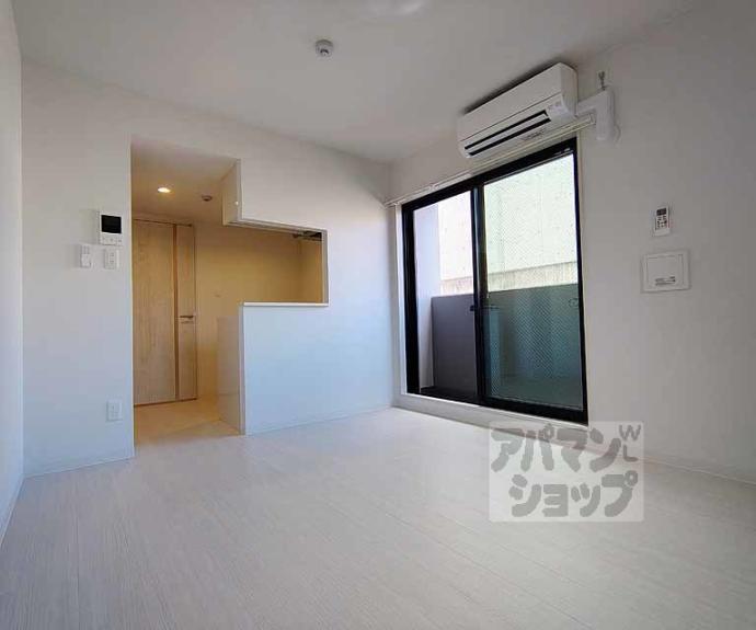 【ＣＲＥＳＴ　ＴＡＰＰ京都丹波口Ⅱ】間取