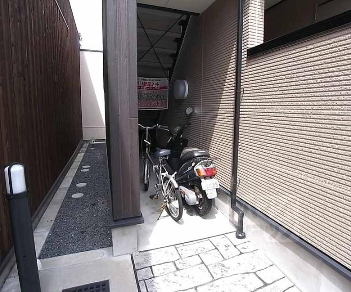 【ＰＡＴＩＯ　ｄｅ．二条城】間取